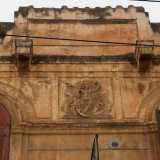 Lo stemma del Barione si trova anche sulla facciata di un palazzo in via Crisanzio, ad angolo con via Eritrea